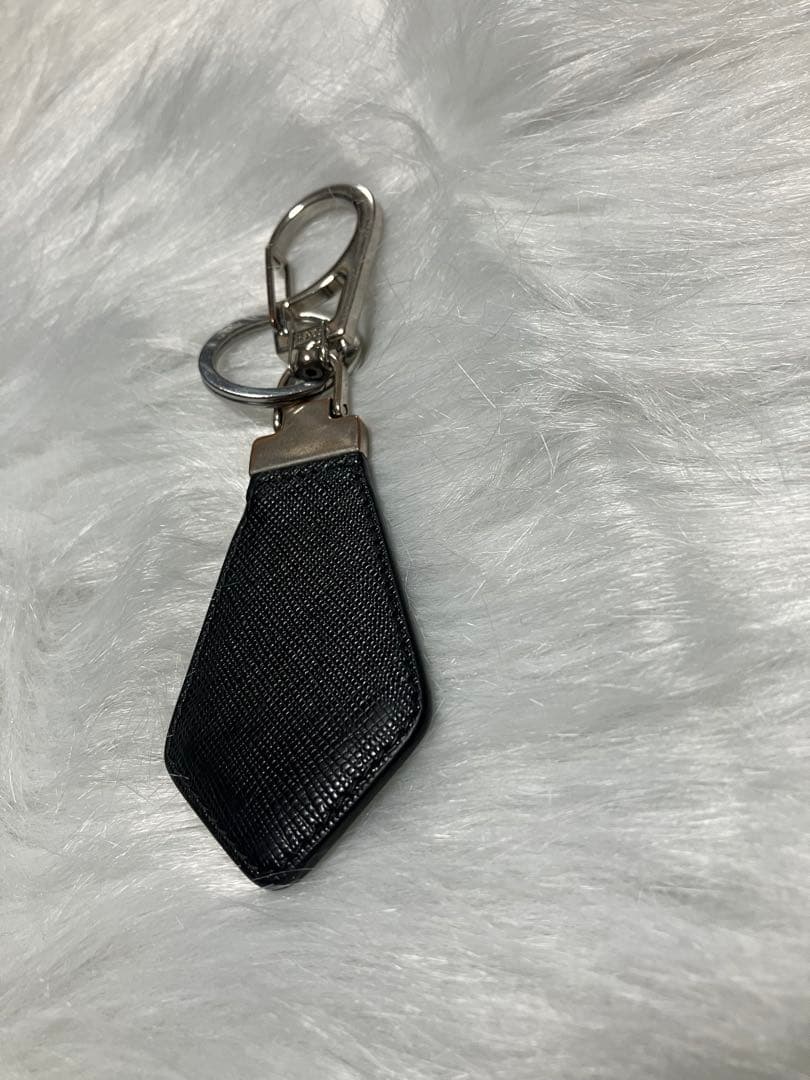 プラダ　キーホルダー　ストラップ　キーリング