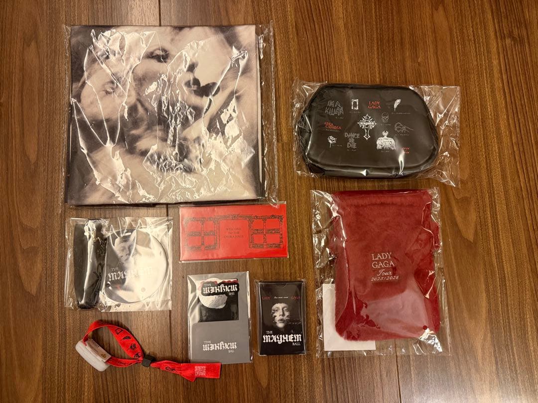 Lady Gaga The MAYHEM Ball VIP GOLD グッズ