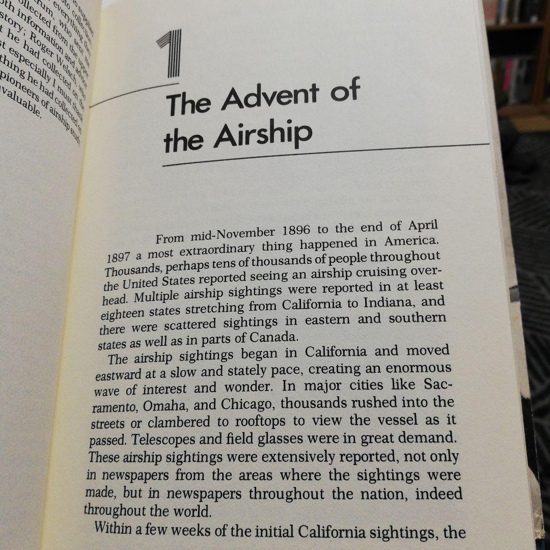 洋書 The Great Airship Mystery by Cohen