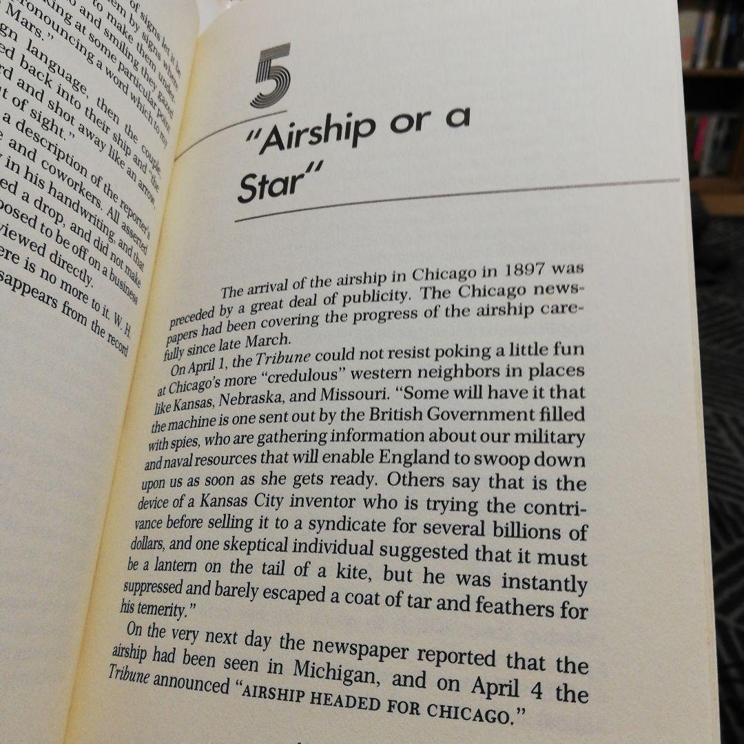 洋書 The Great Airship Mystery by Cohen