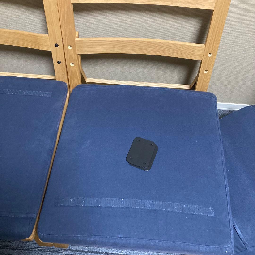 無印良品　リビングでもダイニングでもつかえるソファチェア　右