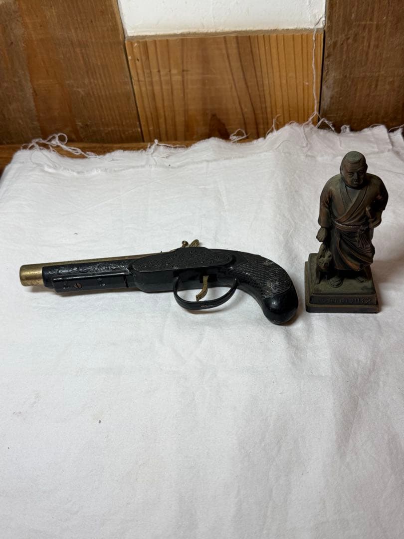 西郷隆盛像 置物 昭和レトロ 火縄銃 モデルガン 置物