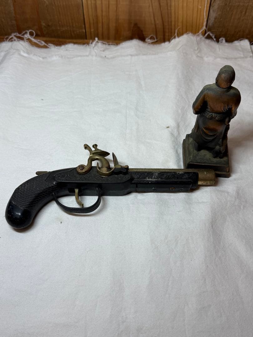 西郷隆盛像 置物 昭和レトロ 火縄銃 モデルガン 置物