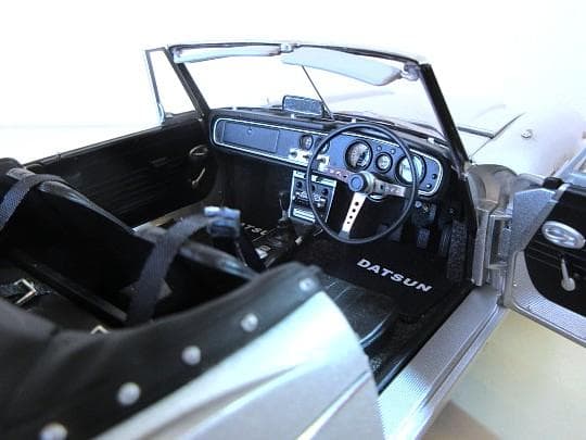 あまさん専用 AUTOart 1/18 ダットサン フェアレディ 2000