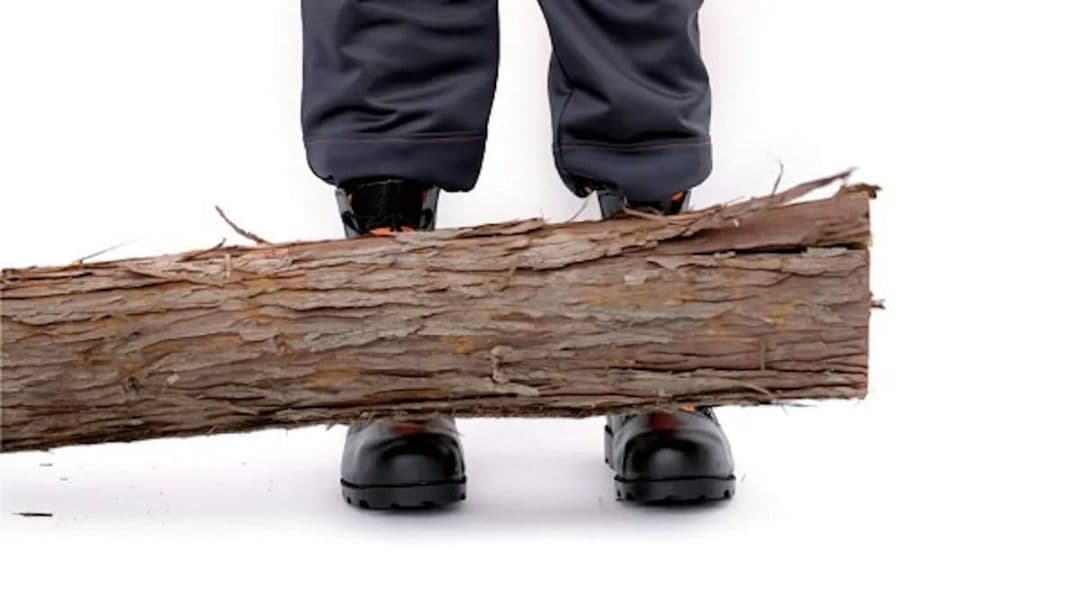 新品　日本初　チェーンソー対策安全靴　Ｖ９８３０Ｃ　　27cm　ミドリ安全靴