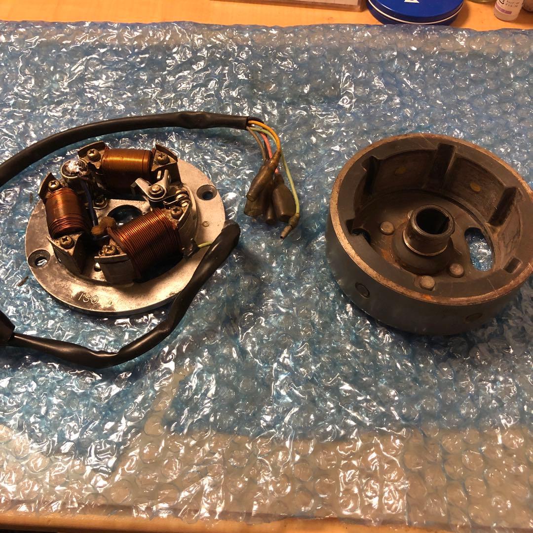 点火コイル 3コイル 金属製カワサキKM90の実働車からの取り外し部品です。