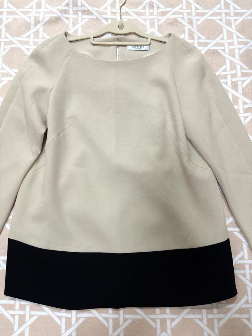 極美品-ADORE ブラウス トップス ベージュ×ブラック