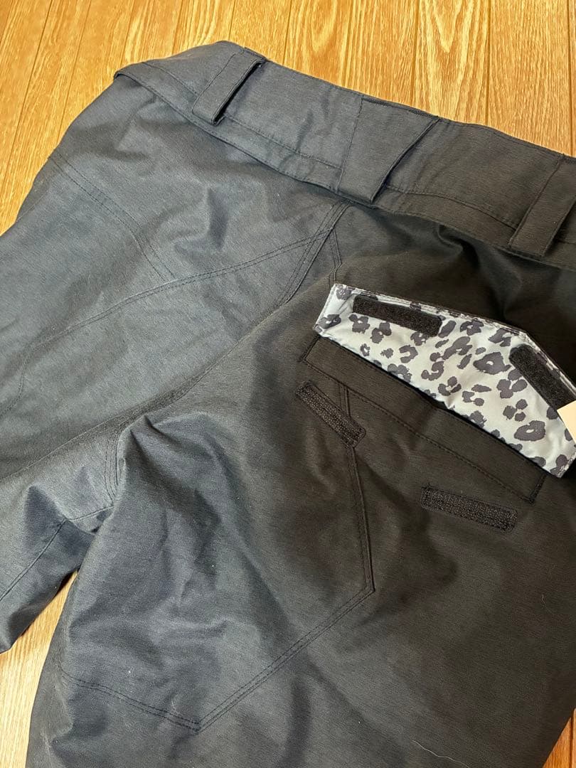 美品　ボルコム　スノボ　ウェア　パンツ