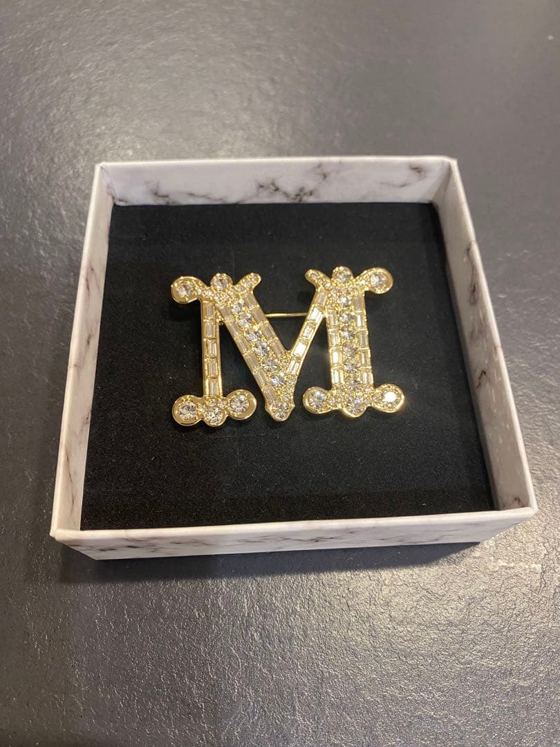 Maxmara クリスタルブローチ
