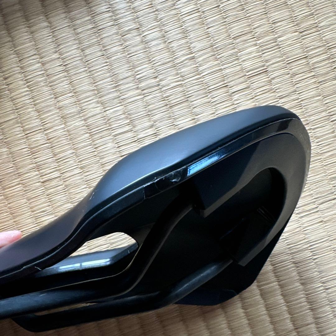 フィジーク カーボンレール サドル テンポ アルゴ R1