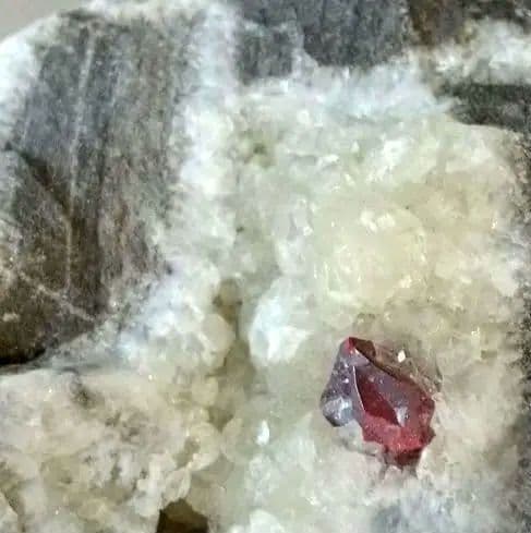 魔法と錬金術の石❇️中国産 シナバー クォーツ ドロマイト 共生鉱物 大きめ原石