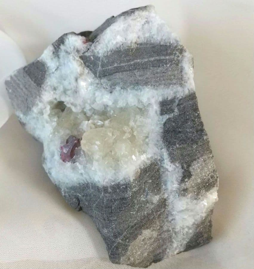 魔法と錬金術の石❇️中国産 シナバー クォーツ ドロマイト 共生鉱物 大きめ原石