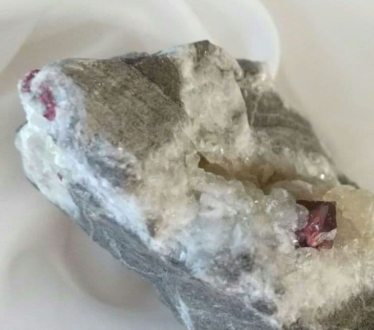 魔法と錬金術の石❇️中国産 シナバー クォーツ ドロマイト 共生鉱物 大きめ原石