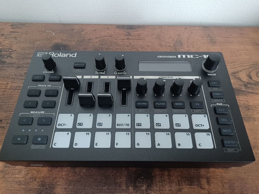 Roland MC-101 グルーヴボックス