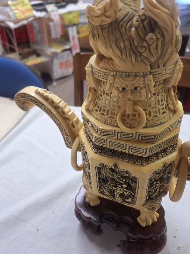 中国工芸香炉　獅子の彫刻 　石製床飾