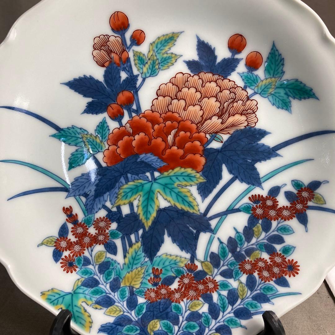 【今右衛門】色鍋島の伝統　名窯　人間国宝　十三代今泉今右衛門作　錦牡丹菊絵　飾皿