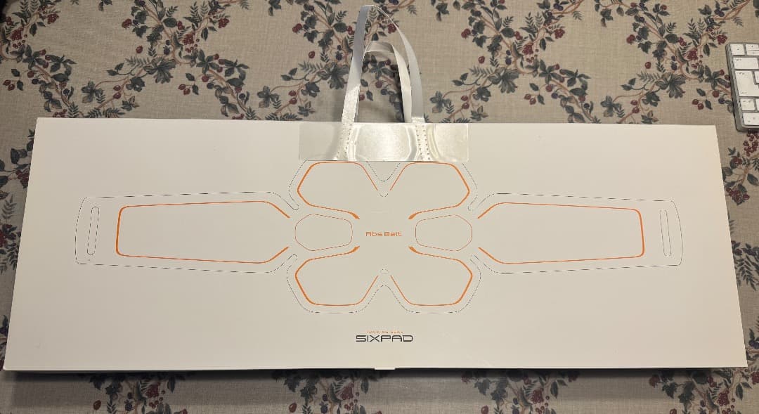 SIXPAD アブズベルト+純正アブズベルトジェル未使用３個をつけてのセットです