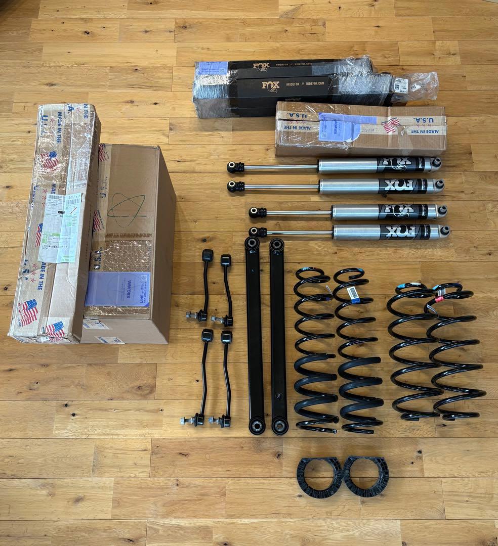 ゆっぴーラングラーJL2.0右　モパー純正2インチリフトアップキットFOX