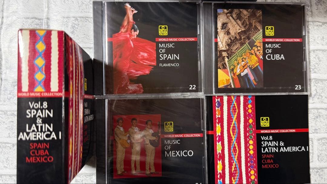 ワールド・ミュージック・コレクションCD30枚　世界の民族音楽　木製CDラック付