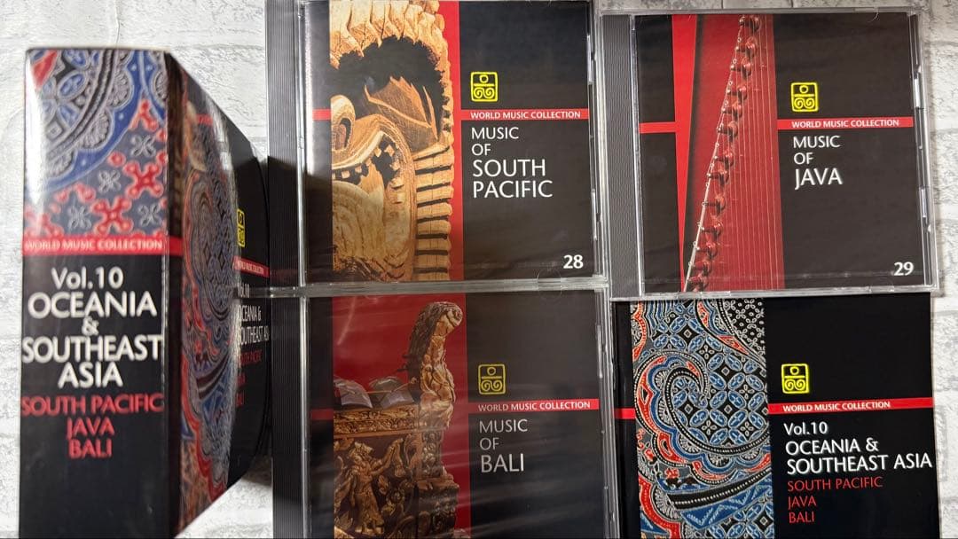 ワールド・ミュージック・コレクションCD30枚　世界の民族音楽　木製CDラック付
