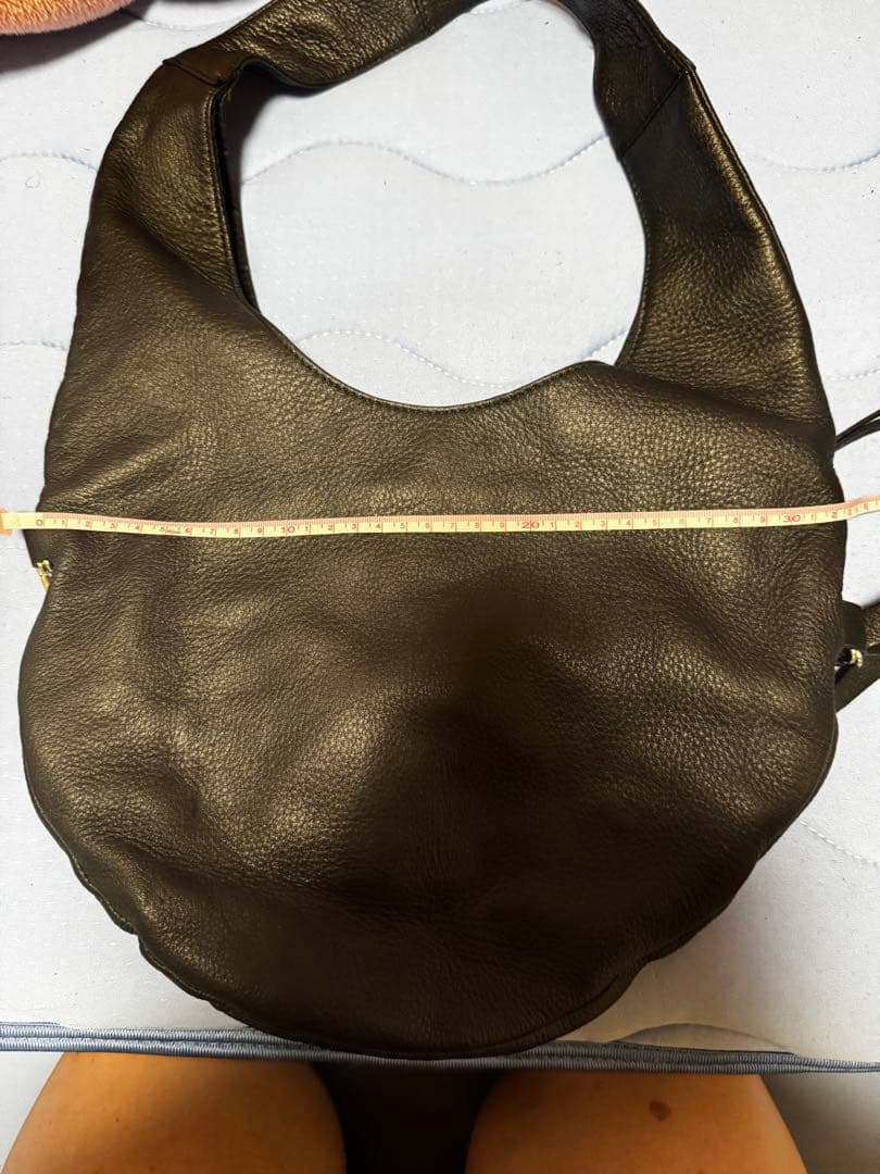 ヒロココシノ　黒のレザーショルダーバッグ(ひったくり防止紐付き)