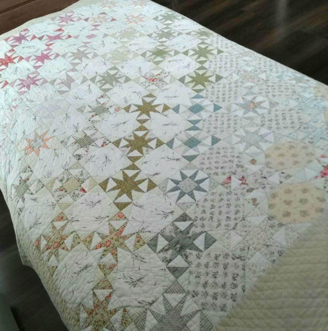 ✨イブニングスターグラデーションベッドカバー✨パッチワークキルト　ハンドメイド