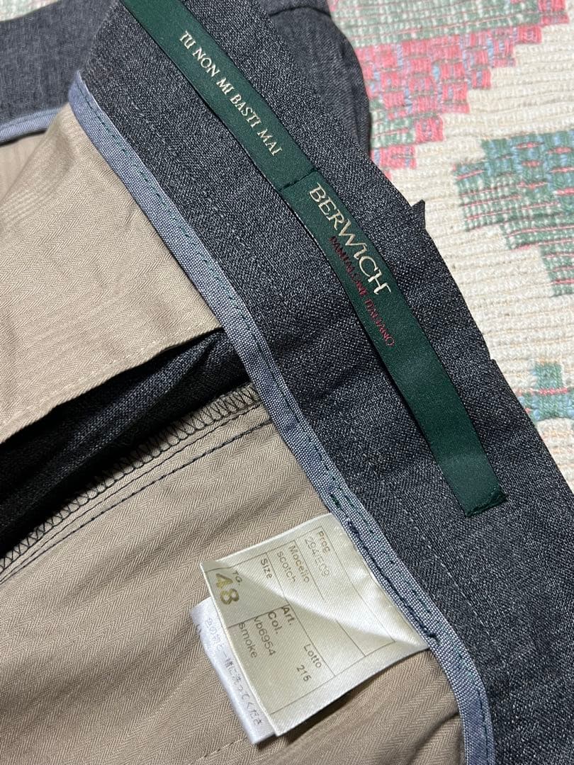 美品ベルウィッチ BERWICH ２プリーツ グレーサイドアジャスターパンツ48