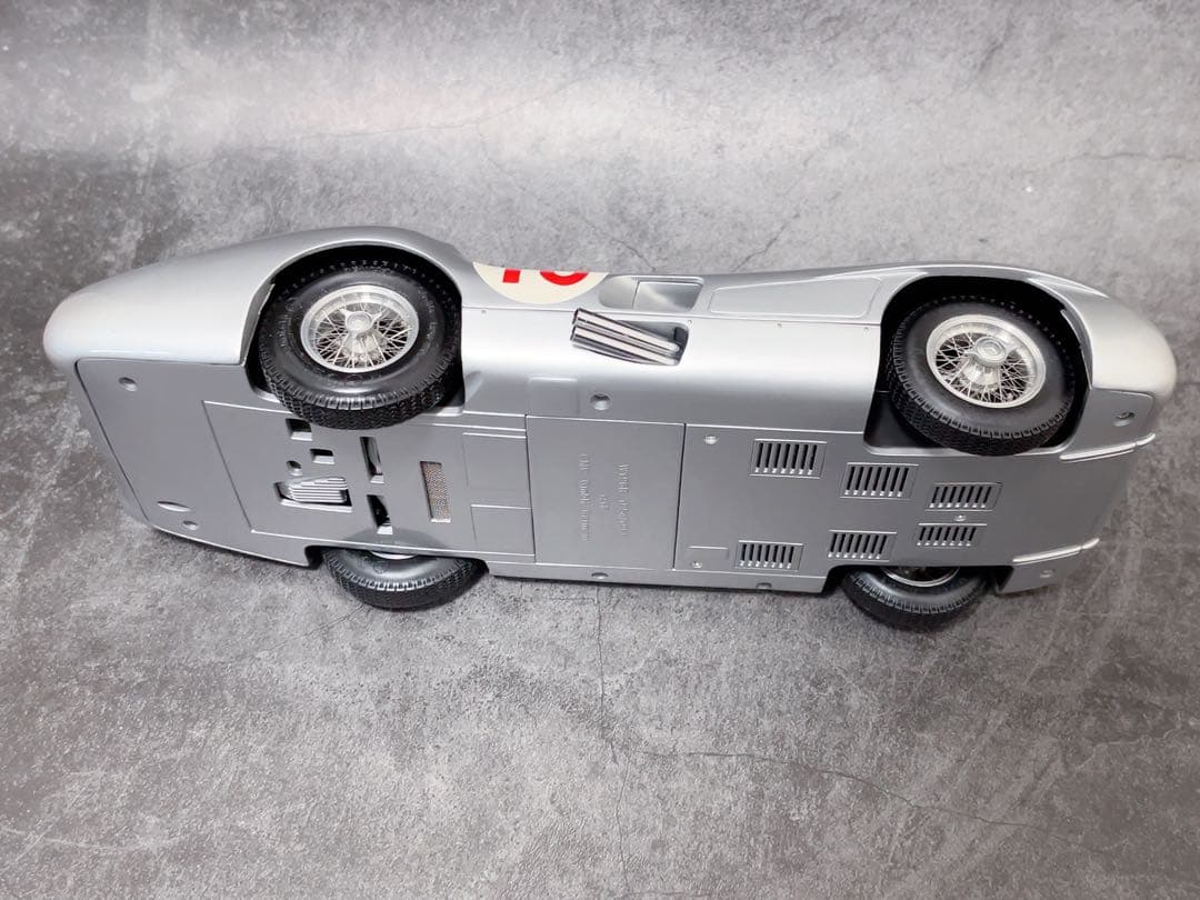 CMC 1/18 メルセデス・ベンツ　W196 優勝車#18 ミニカー