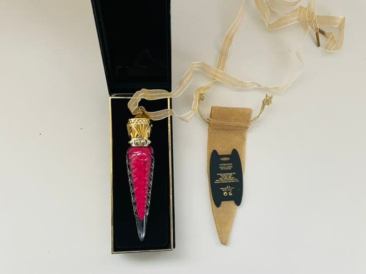 クリスタ·ルブタン　リップグロス