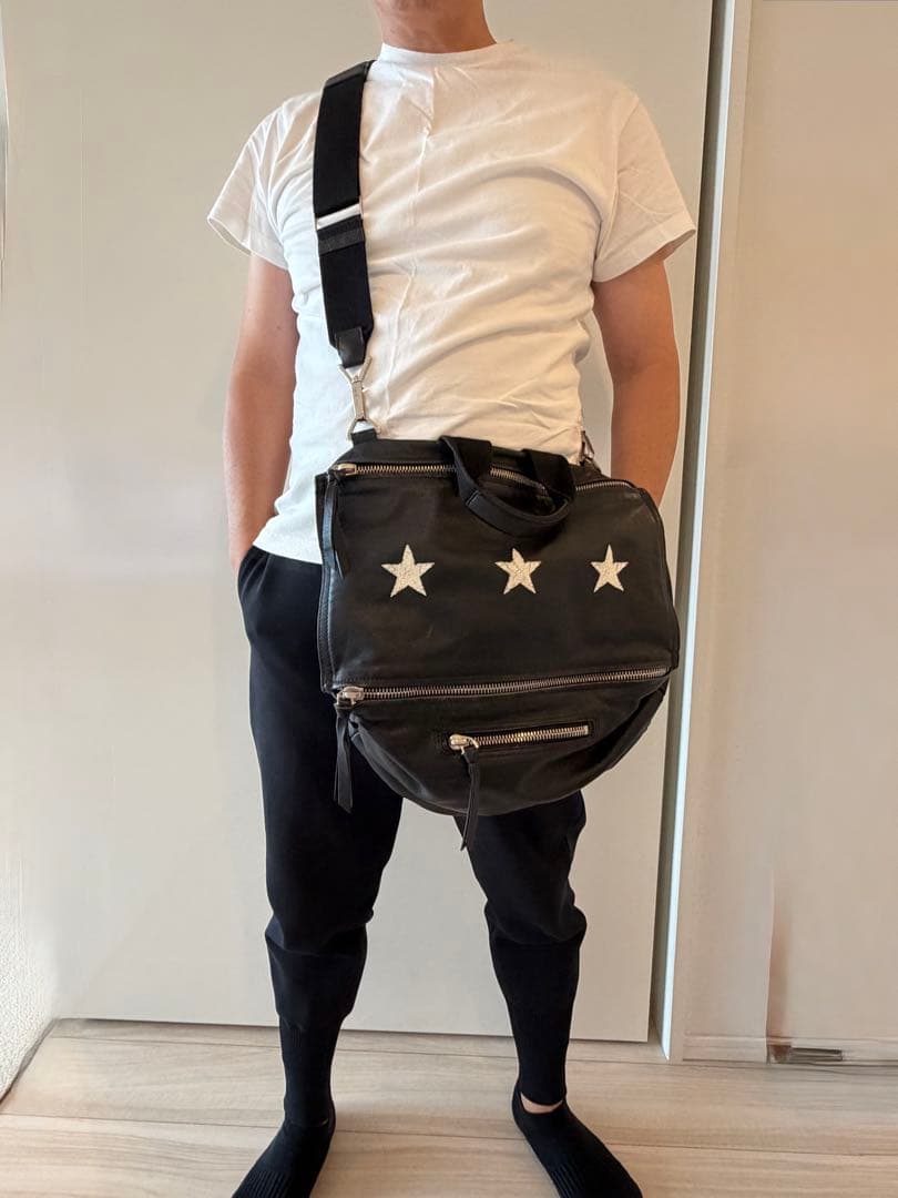 GIVENCHY ブラックレザー ショルダーバッグ