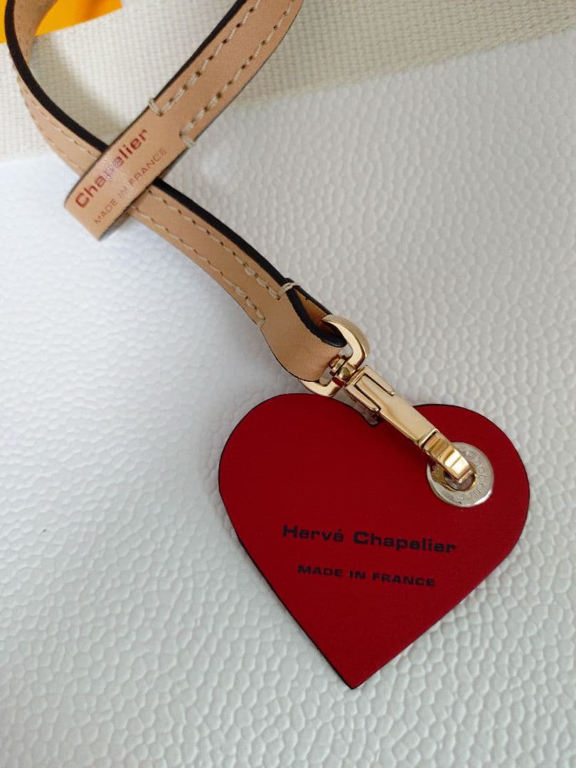 ☆新品未使用☆エルベシャプリエ 122L ハートチャーム ストラップ　ルージュ