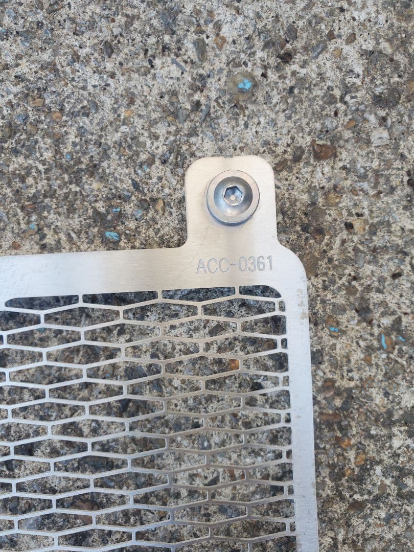 カワサキZ900RS用 純正ラジエターガード 美品