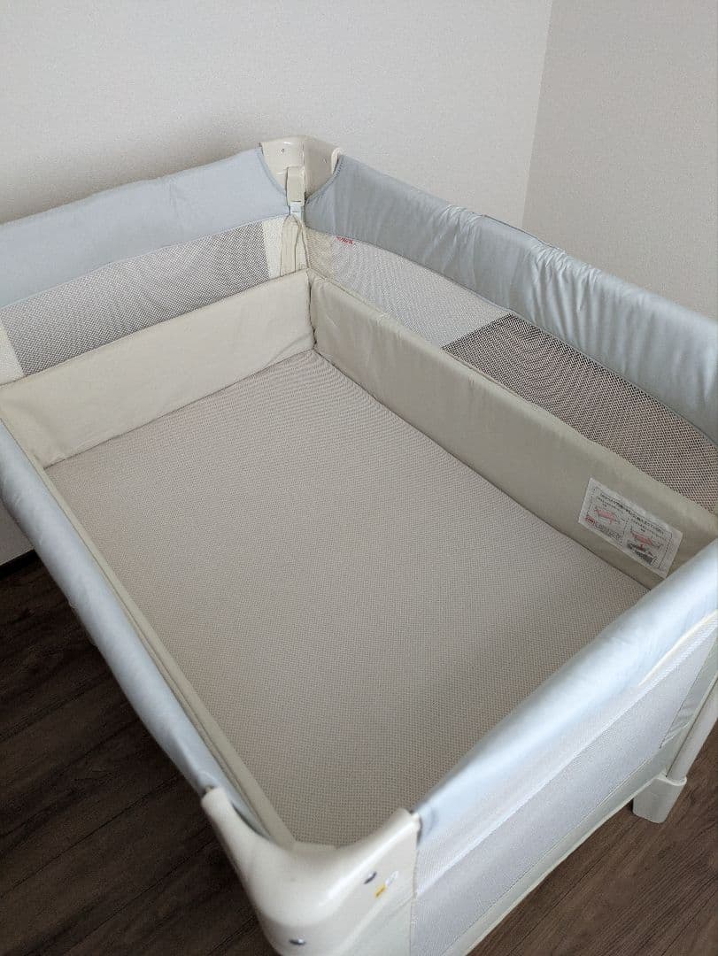 アップリカ ココネルエアー ベビーベッド ホワイトグレー