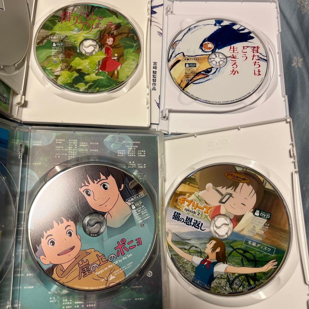 ジブリDVDとケース12作品のセットです。映画本編全て見れます。