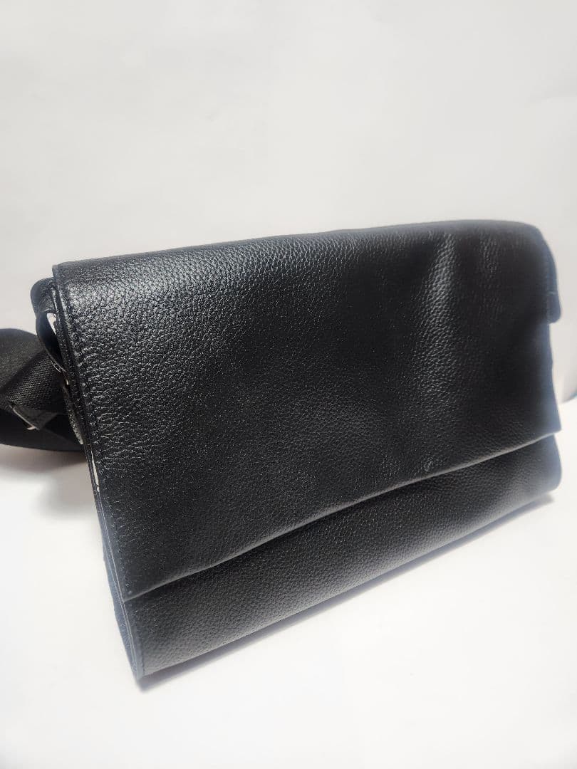 【美品】ear PAPILLONNER 本革 レザーショルダーバッグ ブラック