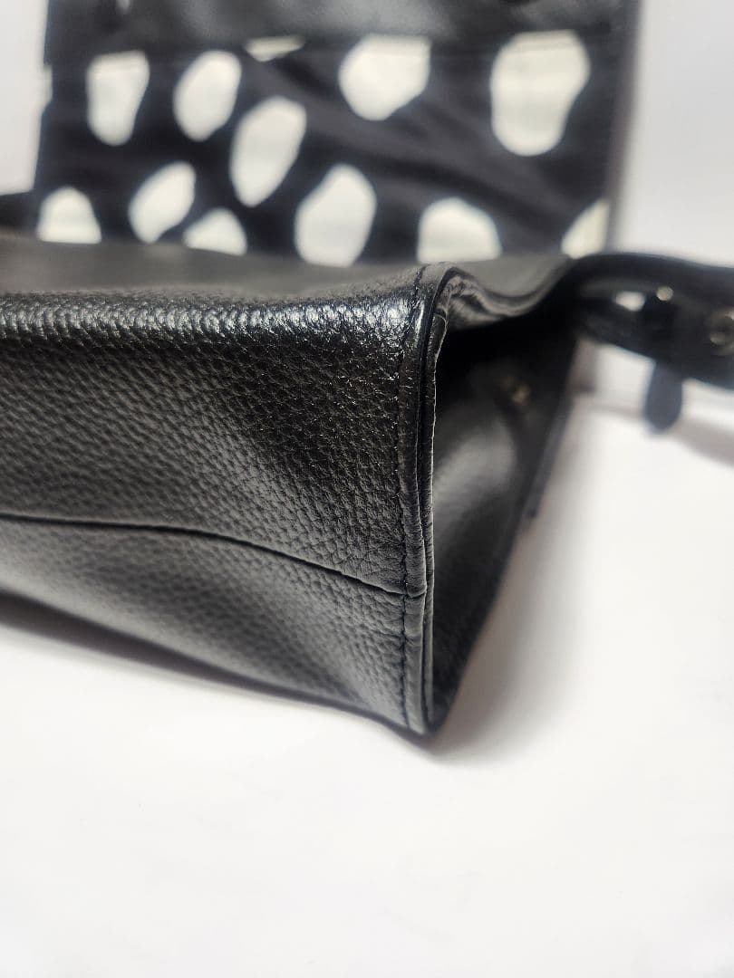 【美品】ear PAPILLONNER 本革 レザーショルダーバッグ ブラック