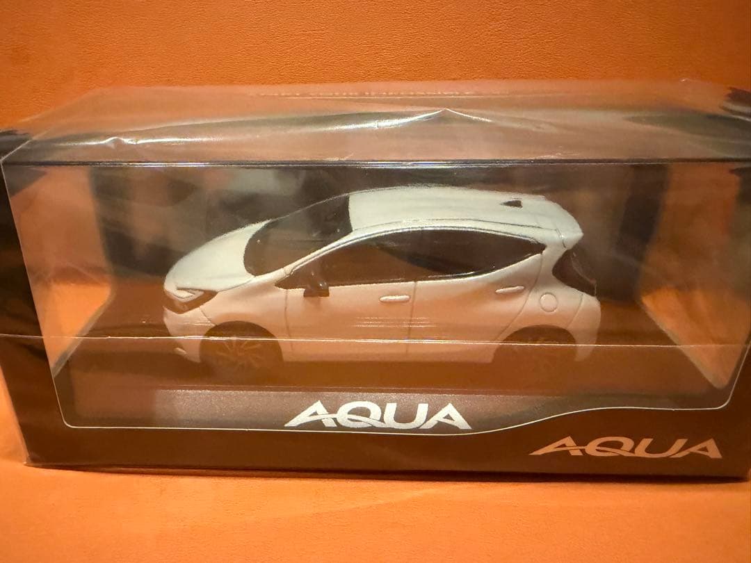 d*1様 新型アクア　ミニカー