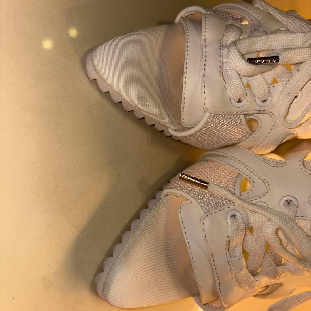 YELLO ホワイト レースアップ ミュール