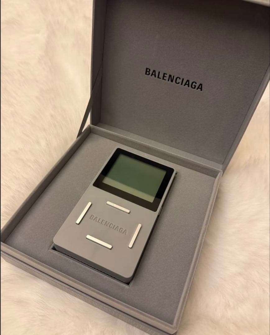 Balenciaga ノベルティ　VIP ギフト　ゲーム