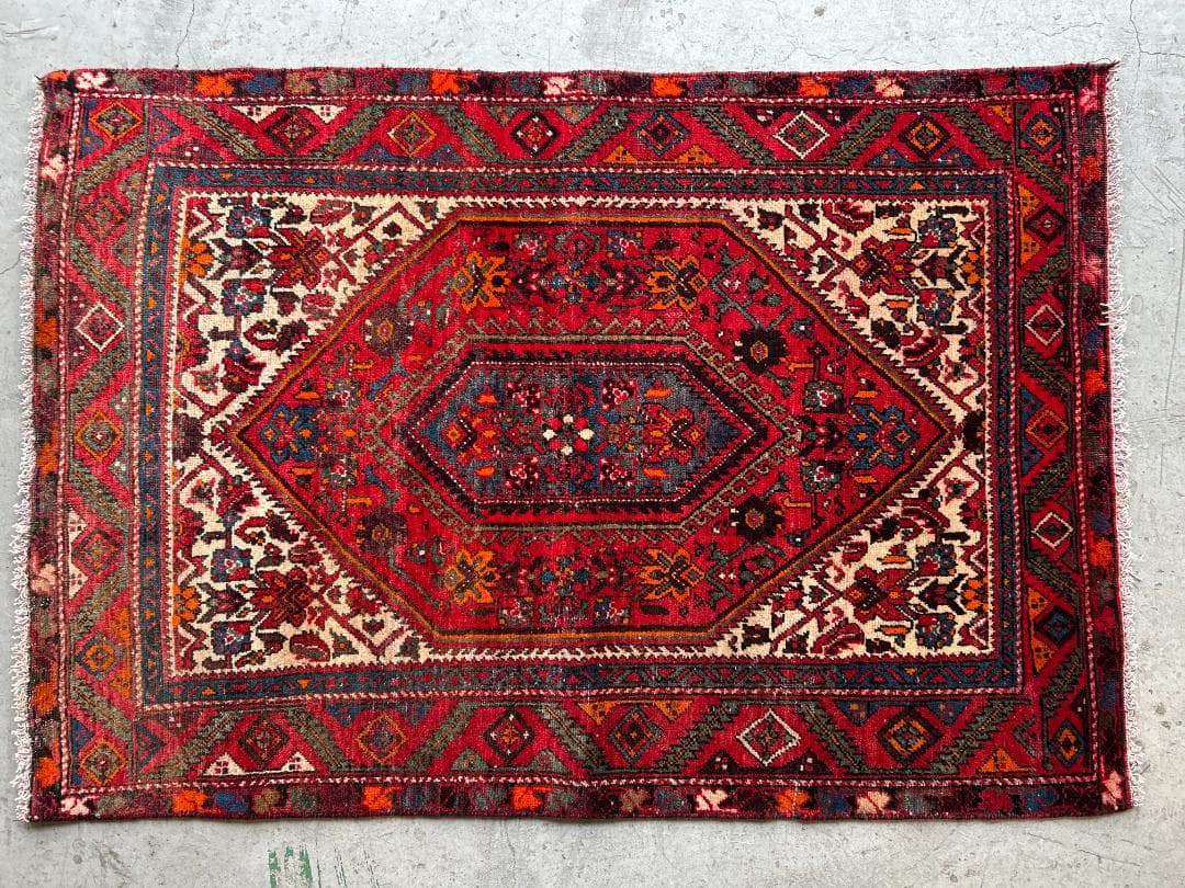【Vintage rug】ペルシャ絨毯｜150 × 104cm｜アフシャル族