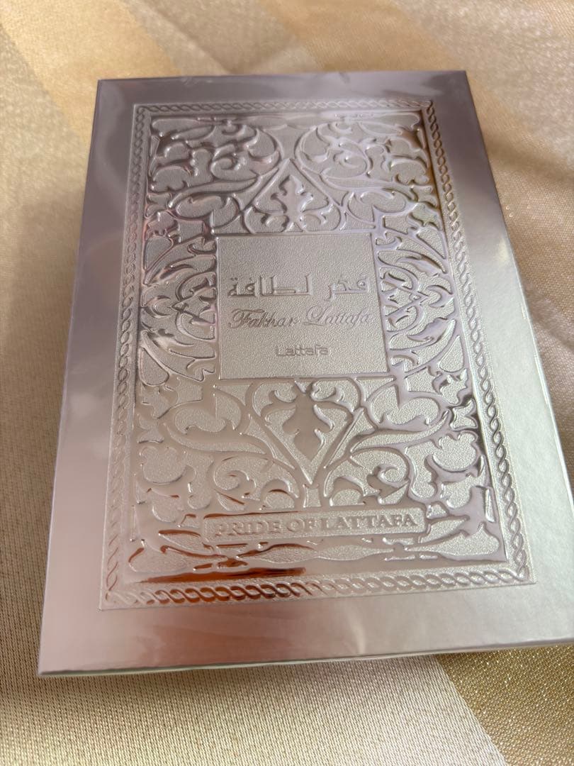 香水(女性用) Fakhar Lattafa SILVER