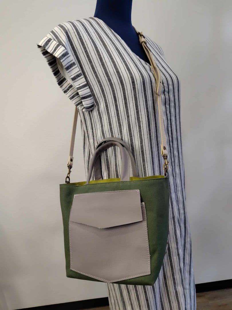 ミナペルホネン /タンバリンクロスカケラパッチ/しきりトートSサイズ/カーキ