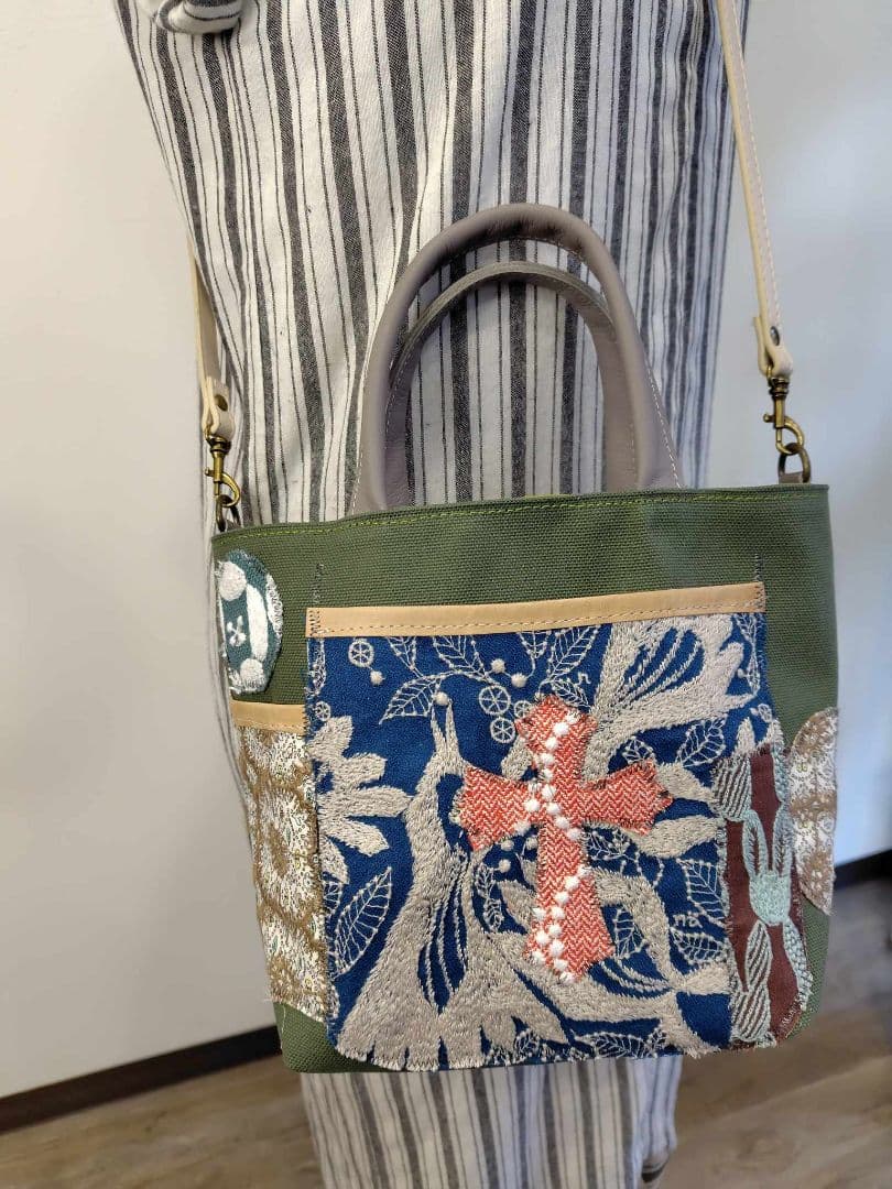 ミナペルホネン /タンバリンクロスカケラパッチ/しきりトートSサイズ/カーキ