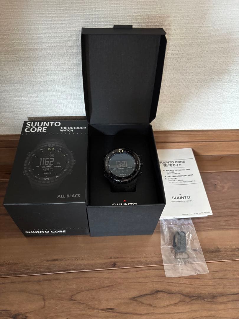 【SUUNT】SUUNTO CORE デジタル腕時計 ブラック ※付属品つき