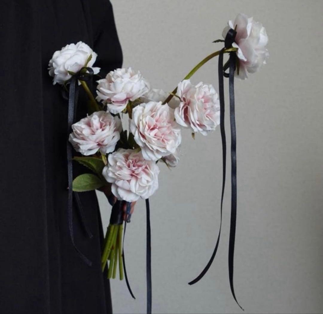 スモーキーピンクローズのシングルブーケ　韓国ブーケ　ウェディングブーケ