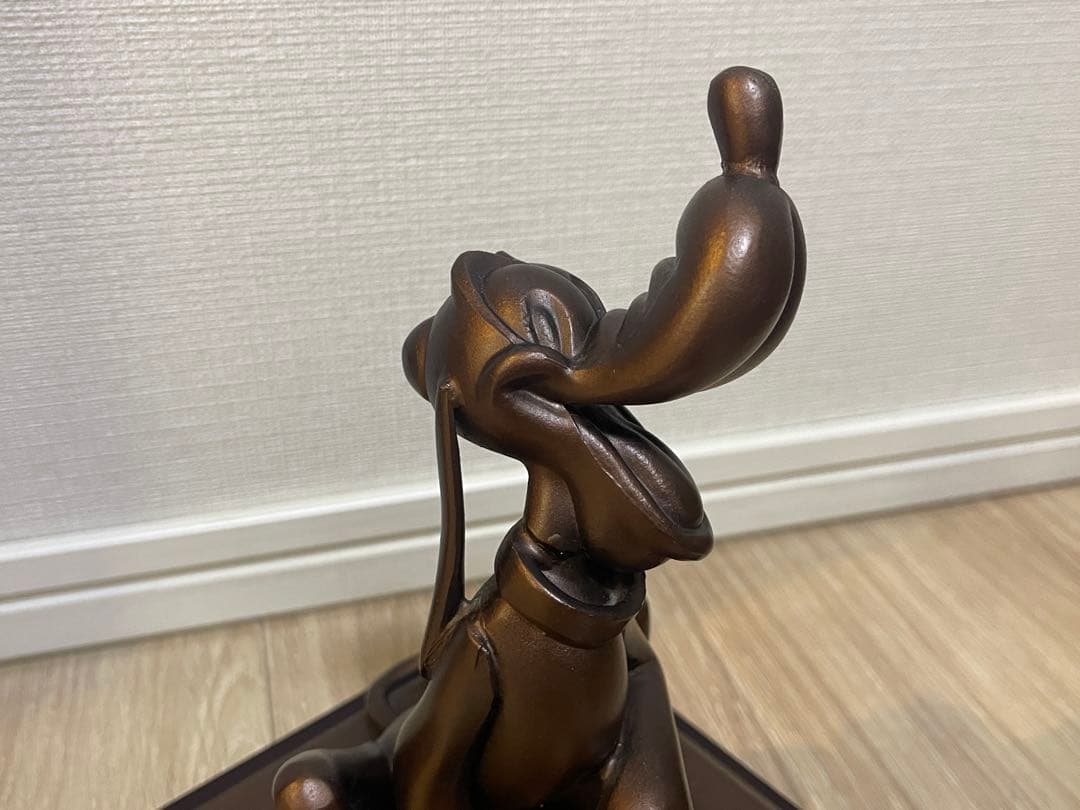 東京ディズニーランド　プルートブロンズ像