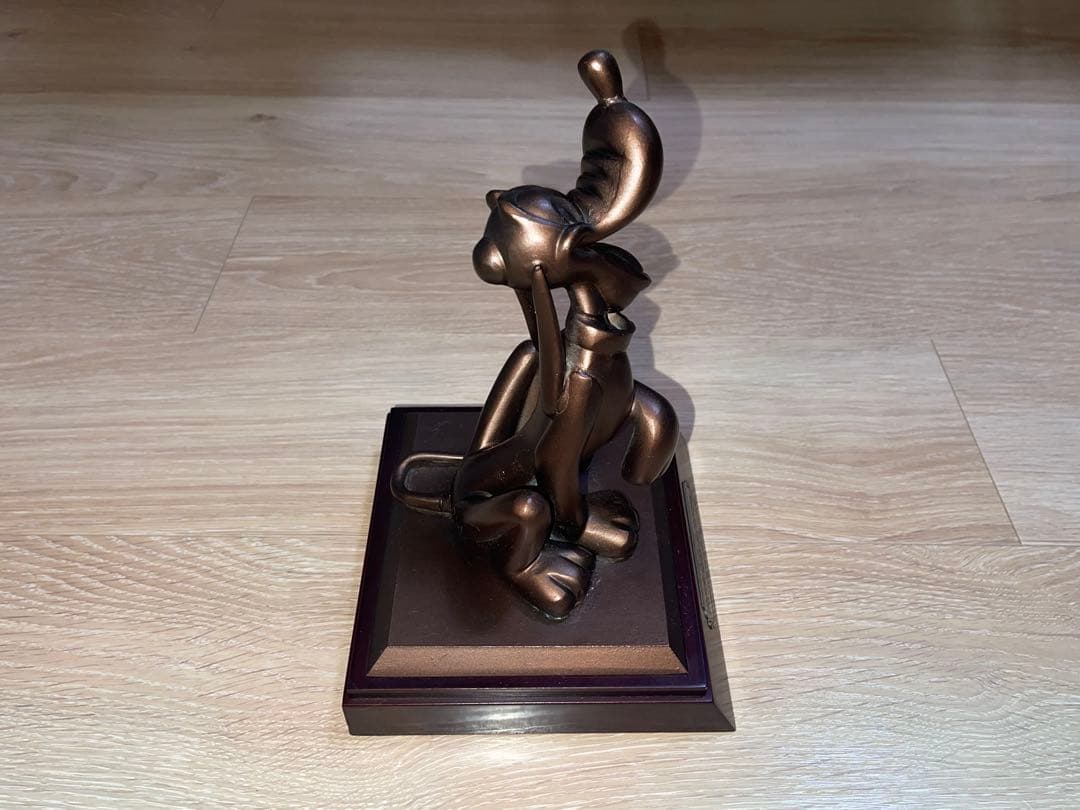 東京ディズニーランド　プルートブロンズ像