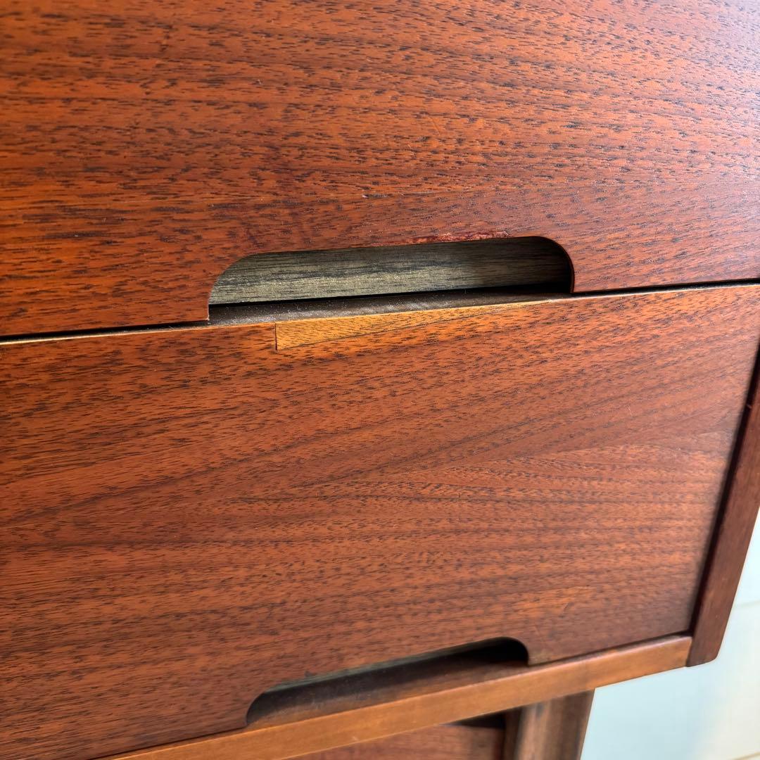 ウォルナット製ミッドセンチュリー5段チェスト