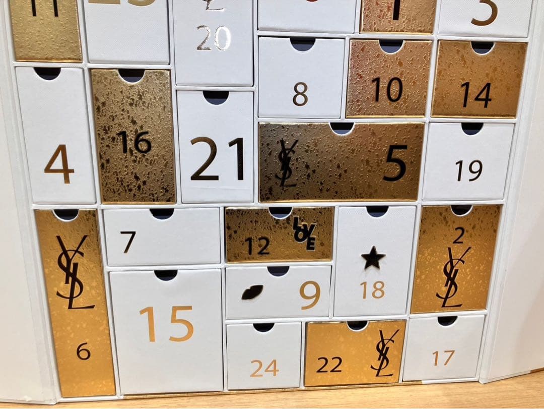 ◇イヴサンローラン　ノエル　アドベントカレンダー　2021