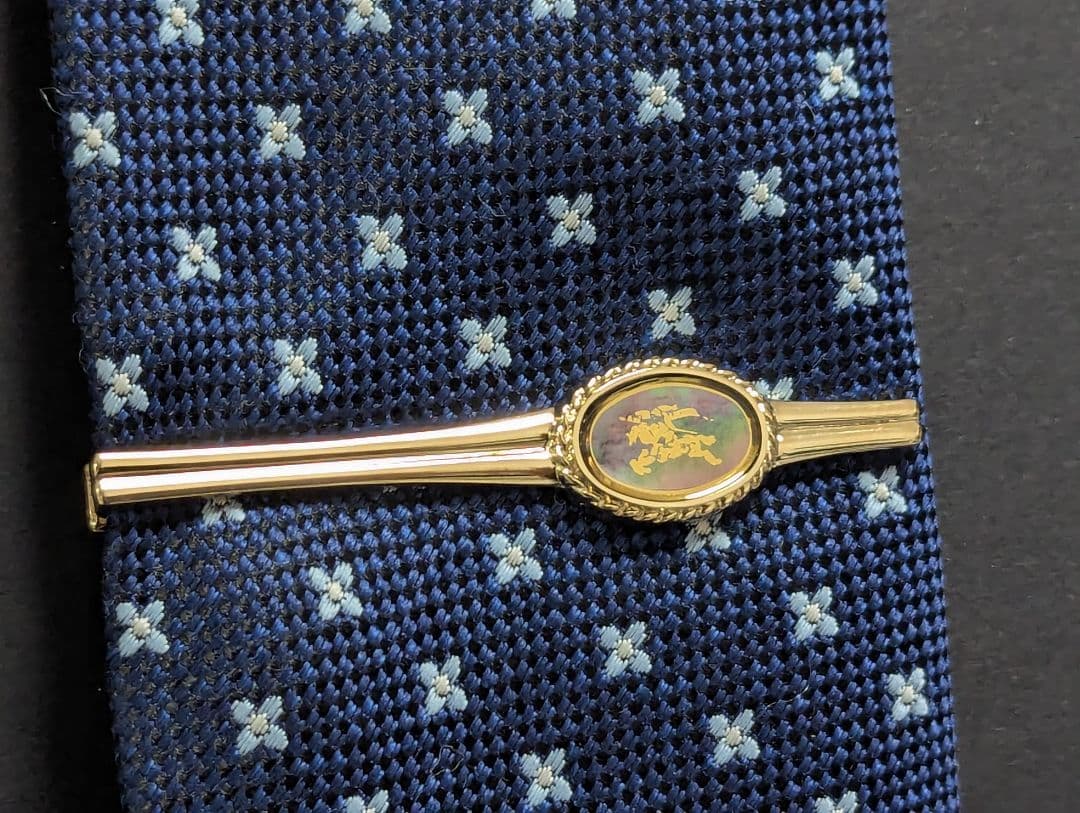 BURBERRY　ネクタイピン　ブラックシェル